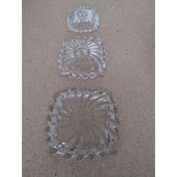 Set Of 3 Vintage Clear Glass Square Snack Dishes 3" 4" 5" - Picture 5 of 5